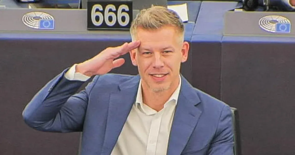 Magyar Péter láthatóan nem uniós karrierre gyúr, de azért megszavaztatta, hogy EP-képviselő maradjon