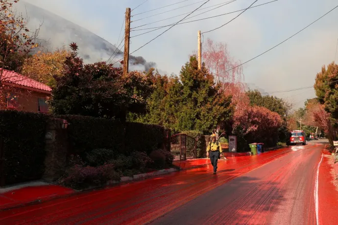 Egy rózsaszín anyag változtatta Barbieföldévé az égő Los Angeles környékét