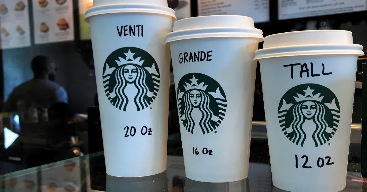 Muszáj lesz fogyasztani az észak-amerikai Starbucks kávézókban: betiltják a fizetés nélküli üldögélést