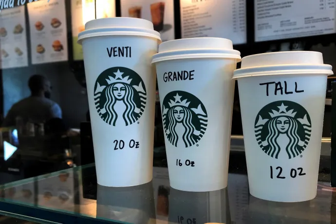 Muszáj lesz fogyasztani az észak-amerikai Starbucks kávézókban: betiltják a fizetés nélküli üldögélést
