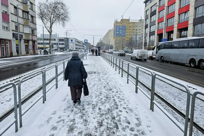 Hűvösvölgyi út a II. kerületben és Fehérvári út Újbudán – Fotó: Böszörményi Edina, Molnár Zoltán / Telex