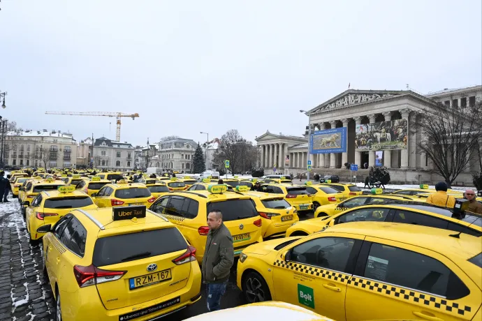 Most épp miért tüntetnek a taxisok?