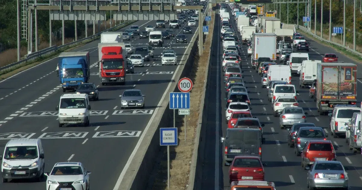 Fertőtlenítőpontokat állítottak fel az M1-esen, több ausztriai határátkelőt lezártak