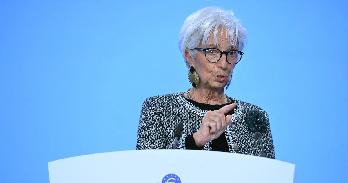 Matolcsy György kitüntette Christine Lagarde-ot, az IMF volt és az Európai Központi Bank jelenlegi vezetőjét
