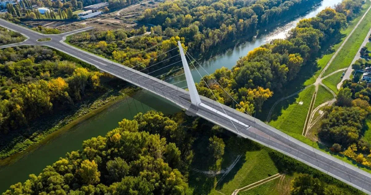 A mohácsi töredékébe kerülne a győri híd, de időpontja sincs a 2022-ben leállított beruházás újraindításának