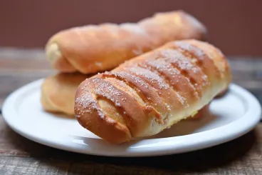 Megsütöttük az internet kedvenc süteményét, a fahéjas-pudingos rudat