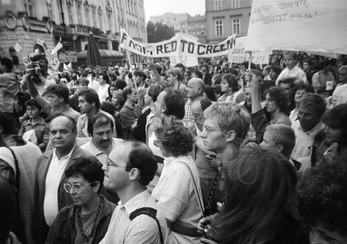 Tüntetés a bős-nagymarosi vízlépcsőrendszer felépítése ellen, 1988. május 27-én – Fotók: Hegedűs Judit / Fortepan