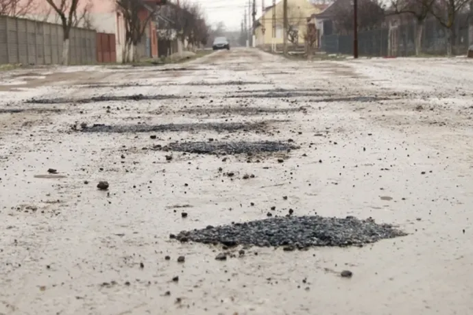 Nekiállt aszfaltozni egy lakos, de a polgármester nem értékelte