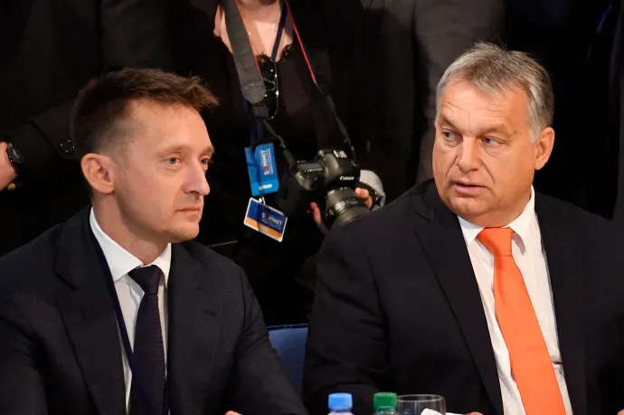 Még ha akarná, akkor se engedhetné el Rogán kezét a miniszterelnök