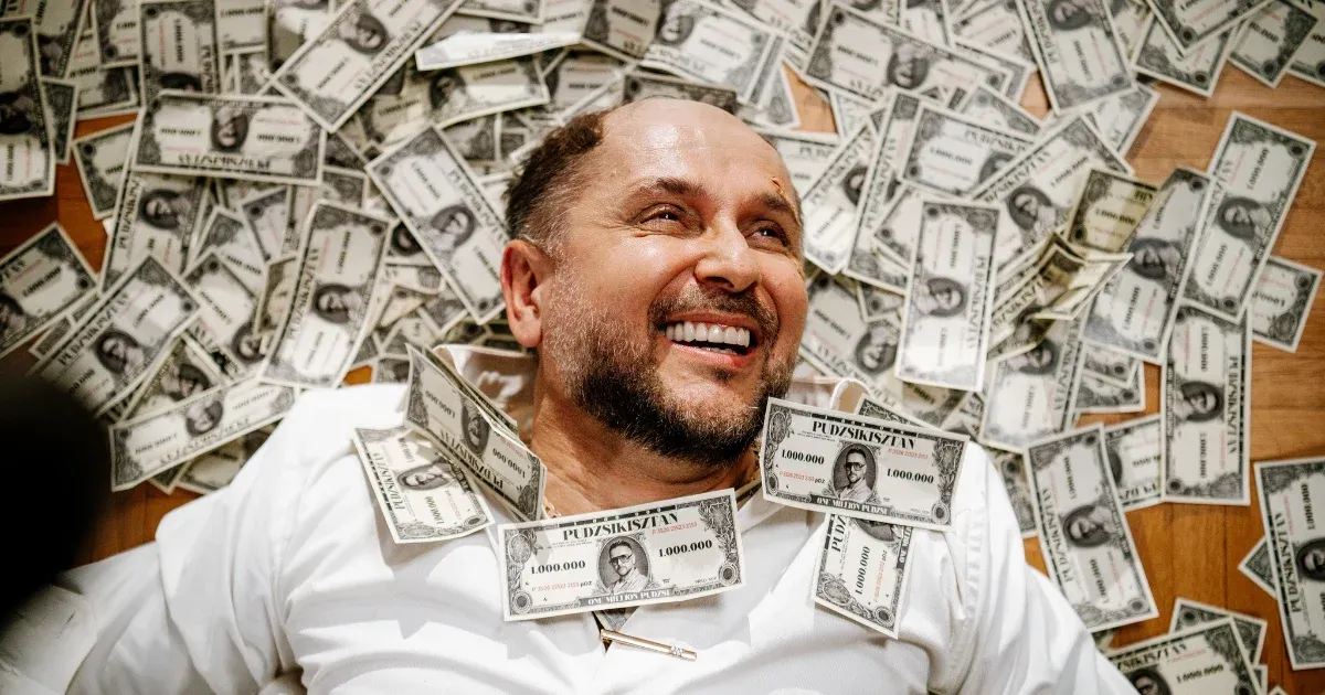 Majka egészpályás letámadást kapott a NER-től, de ő csak profitál ebből