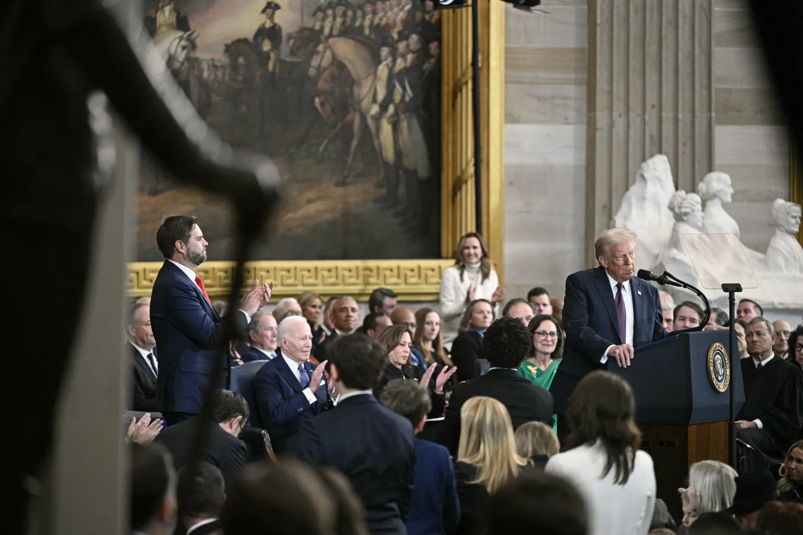 Donald Trump beiktatási beszédét mondja 2025. január 20-án a washingtoni kongresszus épületében – Fotó: Brendan Smialowski / AFP