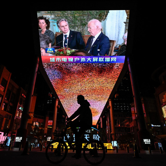 Kiosztott még néhány kokit és sallert Biden Kínának