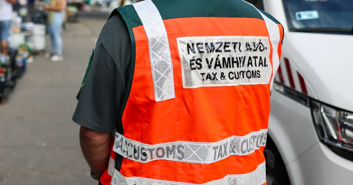 Tetkót varratott magára a NAV-ellenőr, hogy lebuktasson egy gyanús szalont
