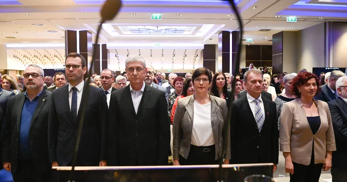 Újabb kilenc képviselőjelöltjét mutatta be a DK