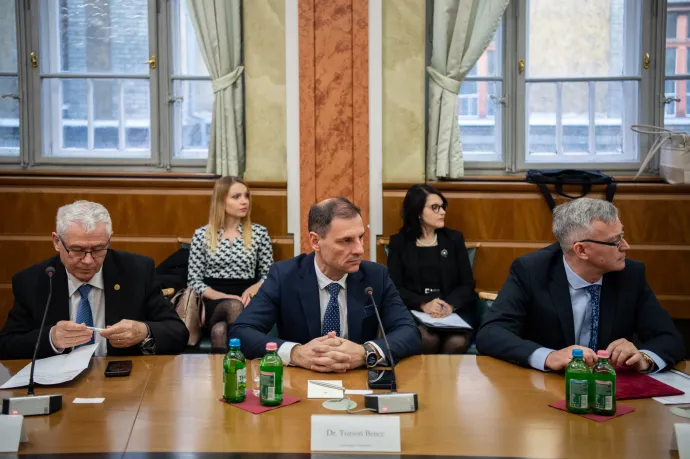 Több ezer milliárdnyi uniós forrást kockáztat a kormány a bírók átverésével