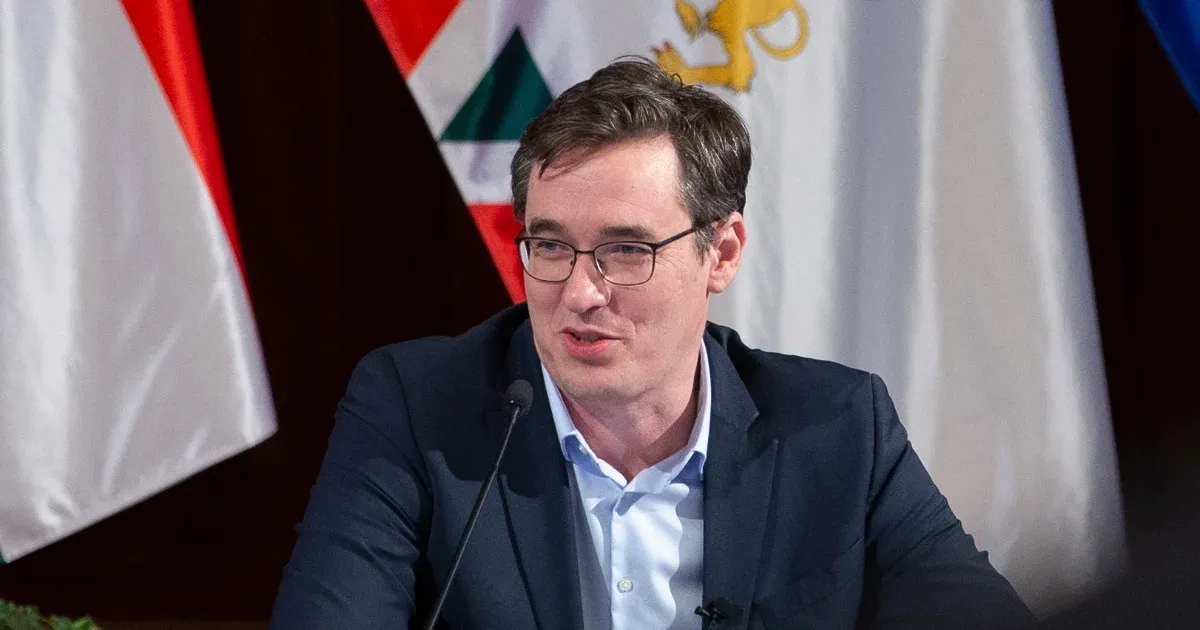 Karácsony Lázárnak: Ezek szerint, miniszter úr, valaki már kapott az arab befektetőtől egy 5000 milliárdos csekket? Melyikük volt?