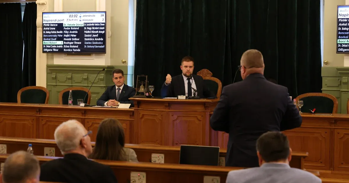 A győri abszurd száz napja: a Fidesz és az ellenzéki polgármester most két külön költségvetést ír a városnak