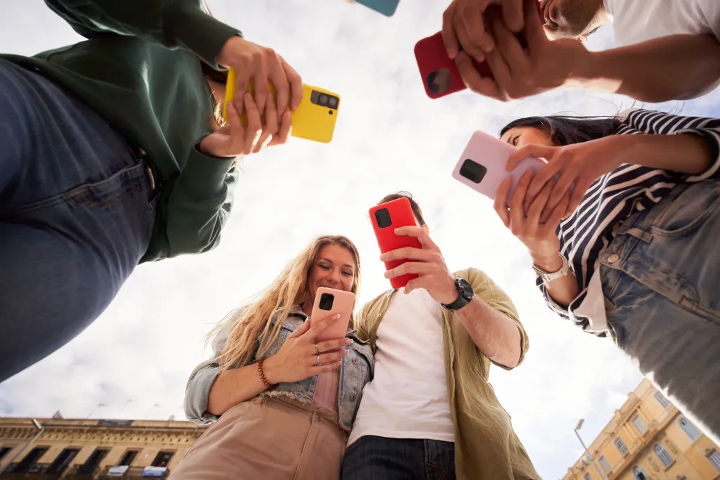 Melyik generáció mennyire van képben online? Lássuk!