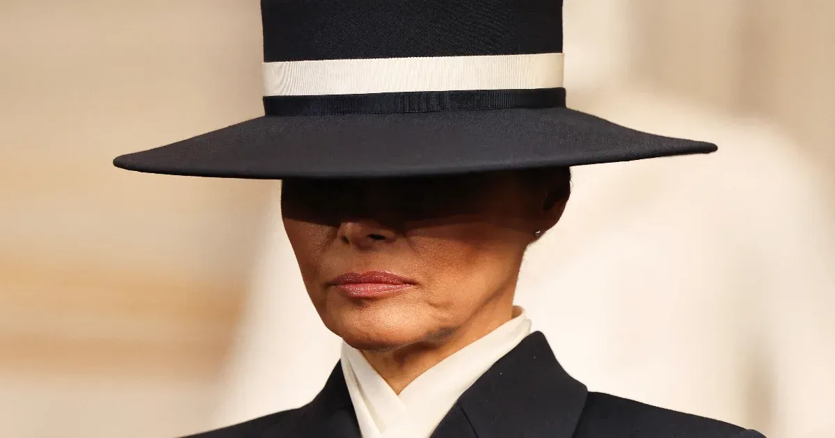Melania Trump szigorú kalapjának valódi üzenete