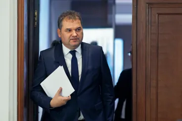 Megállapodott a koalíció a közigazgatási spórlásról: az önkormányzatoknak 30 százalékos leépítést kell végrehajtaniuk