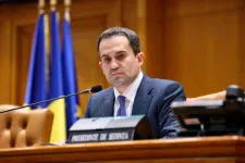 A képviselőház is elbocsátásokat tervez, hogy takarékoskodjon