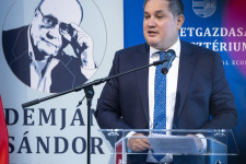 Kezd látszani, hogy milyen cégeket támogat majd a kormány repülőrajtos programja