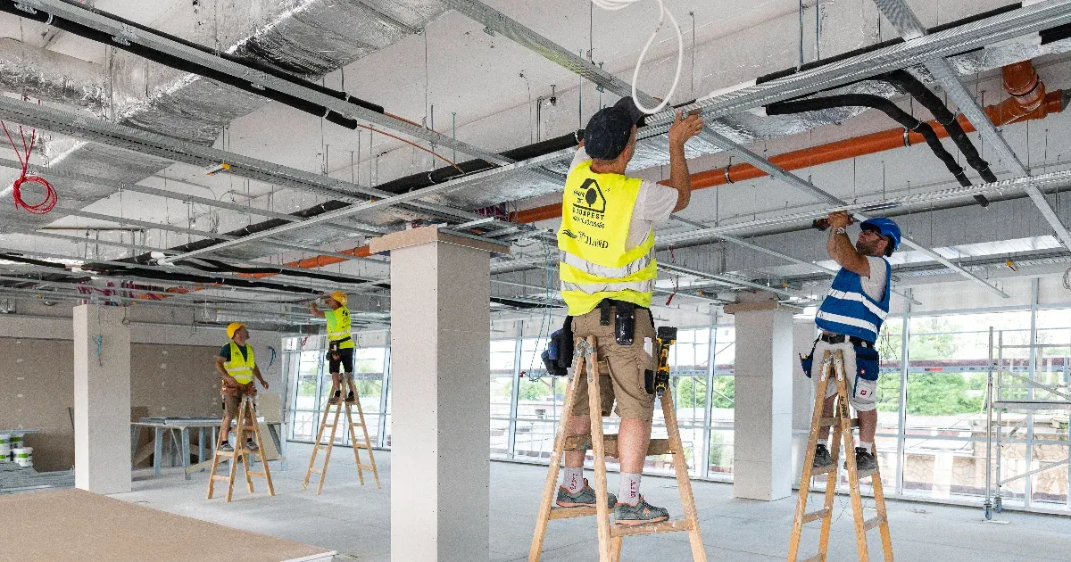 2024 végén sem szakadt meg a trend, tovább csökkent a foglalkoztatás