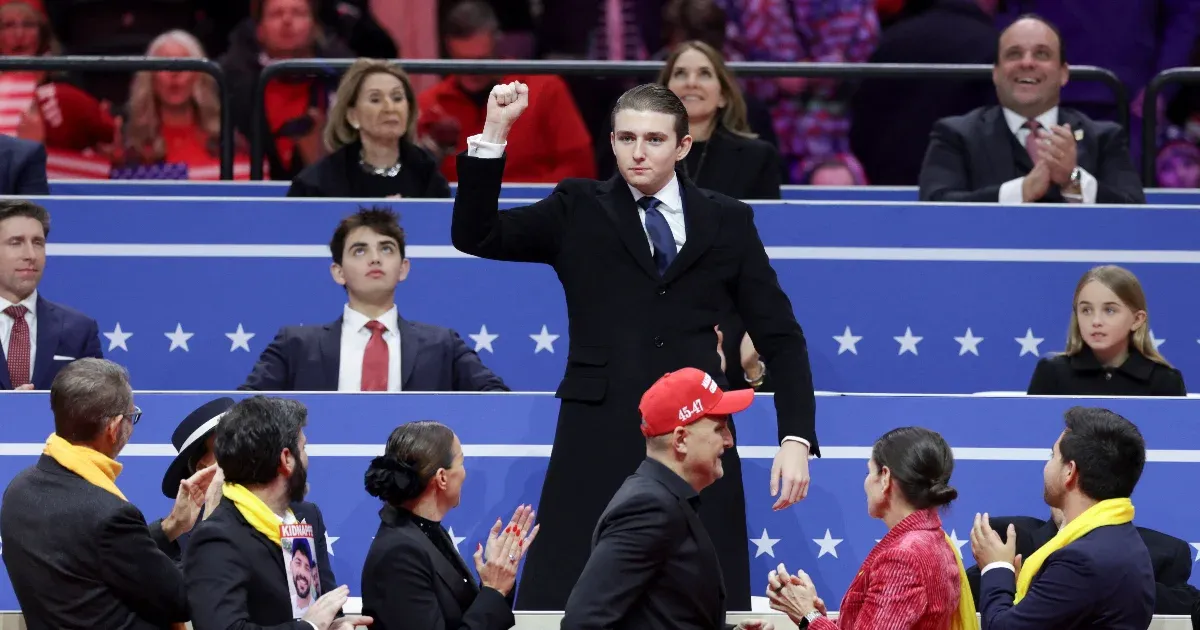 A 2 méteres legkisebb Trump gyerek, akiről már apja csendes stratégájaként beszélnek