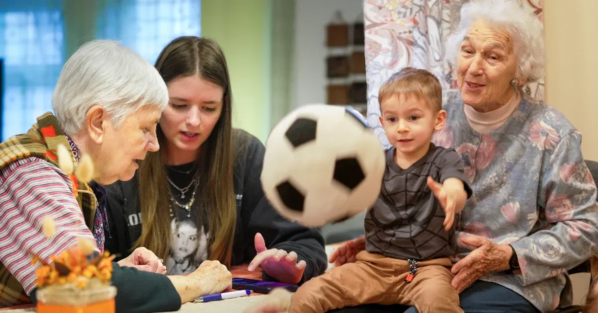 A rezsiválság miatt összeköltözött a bölcsőde és az idősotthon Kecskeméten