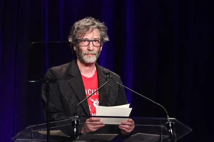 Elkaszálták a szexuális bántalmazás gyanújába keveredett Neil Gaiman képregénysorozatát