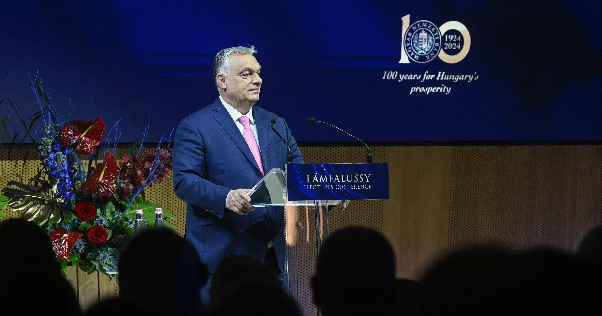 Orbán: Mi a történelem főutcáján járunk, miközben az Európai Unió valahol a sáros mellékutcákban botorkál