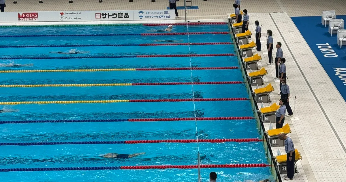 A szervezők hibája miatt alaposan lefejelték a medence falát az úszók egy japán versenyen