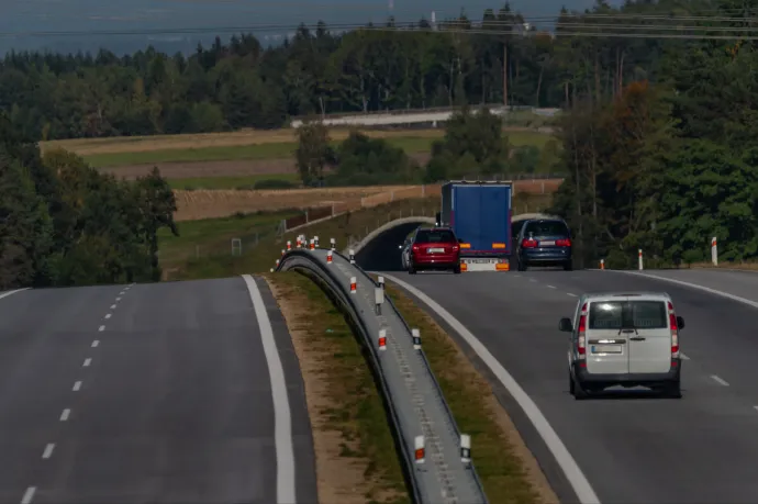 150 km/h-s sebességhatárt tesztelnek az egyik cseh autópályán