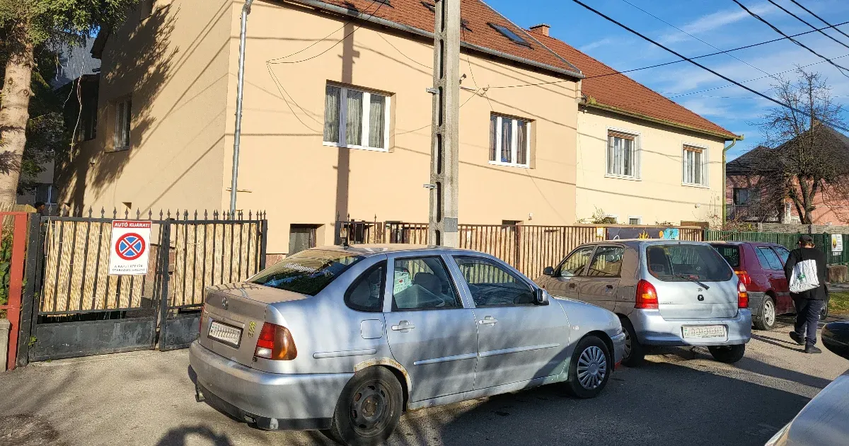 Munkásszállóként üzemel a győri családi ház, tavaly hatvankilencszer riasztották oda a rendőröket