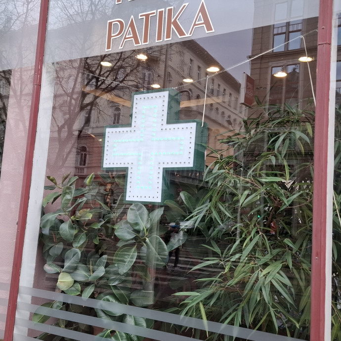 Egyre kevésbé abból él egy patika, amire sokan elsőre tippelnének