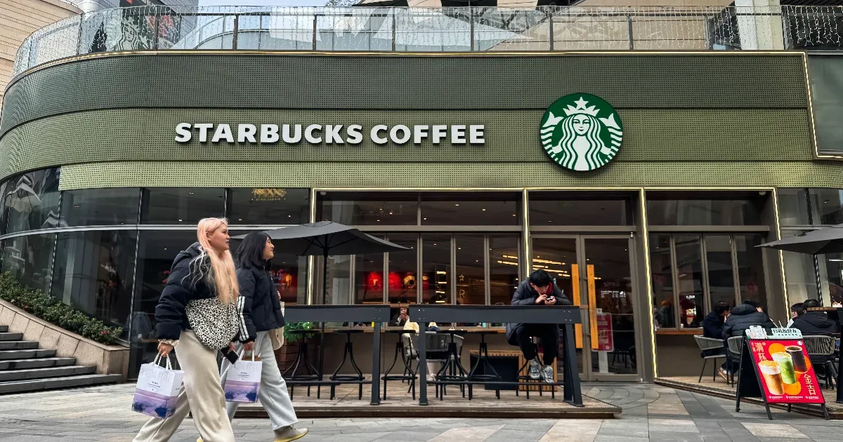 Kivezeti a termékei egy részét a Starbucks