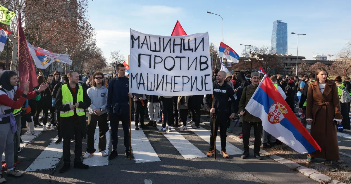 Belgrádtól Újvidékig tartó kétnapos gyaloglással emlékeznek a szerbiai egyetemisták az újvidéki áldozatokról