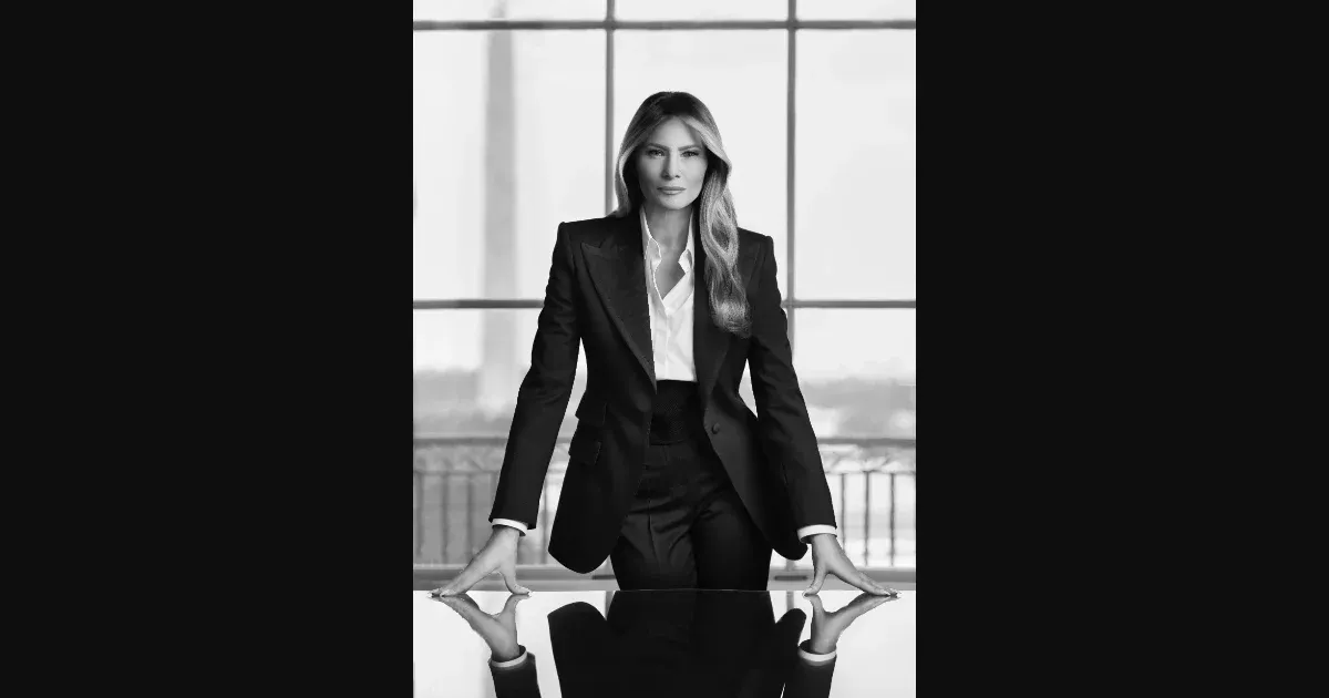 Melania Trump nem finomkodik: első hivatalos first lady portréján a nemzet anyja helyett kemény főnökasszonyt villant