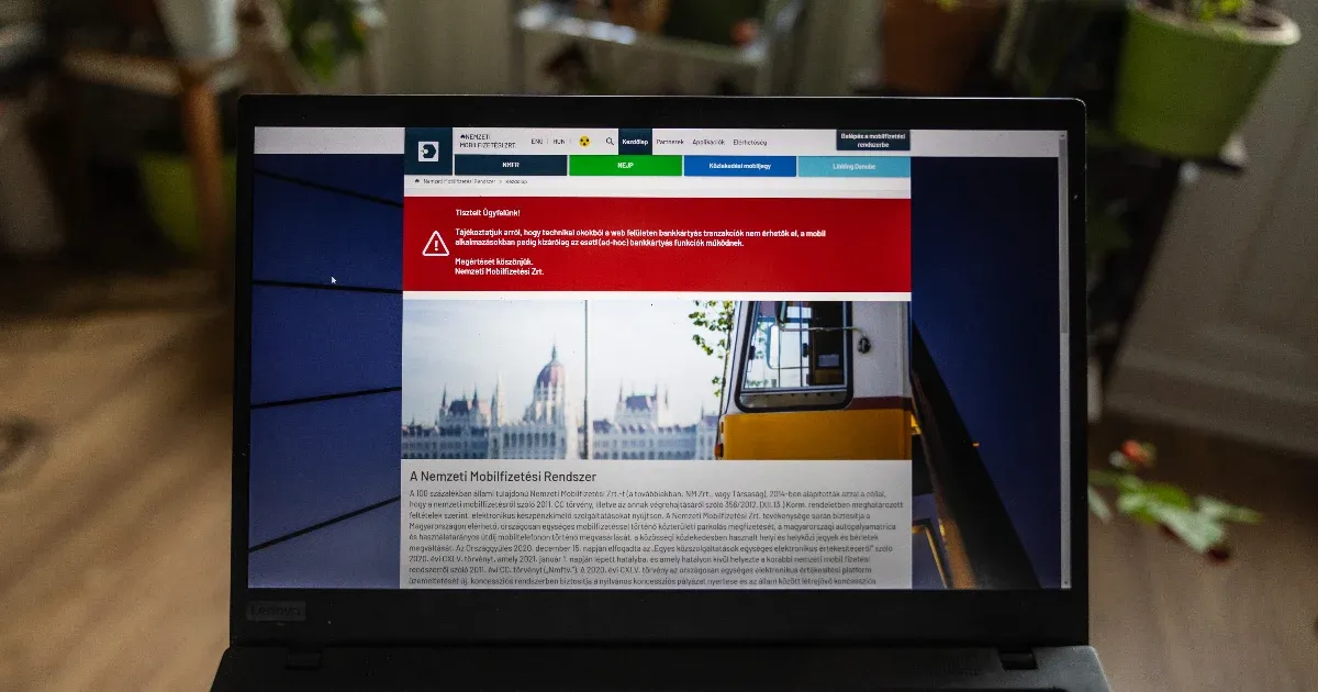 Már egy éve nem lehet bankkártyával fizetni a Nemzeti Mobilfizetési Rendszer oldalán „biztonsági okok miatt”