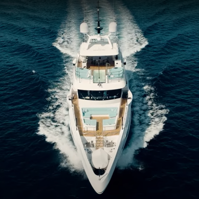 Senkinek nem kell a NER szuperjachtja, milliárdokat engedtek az árából