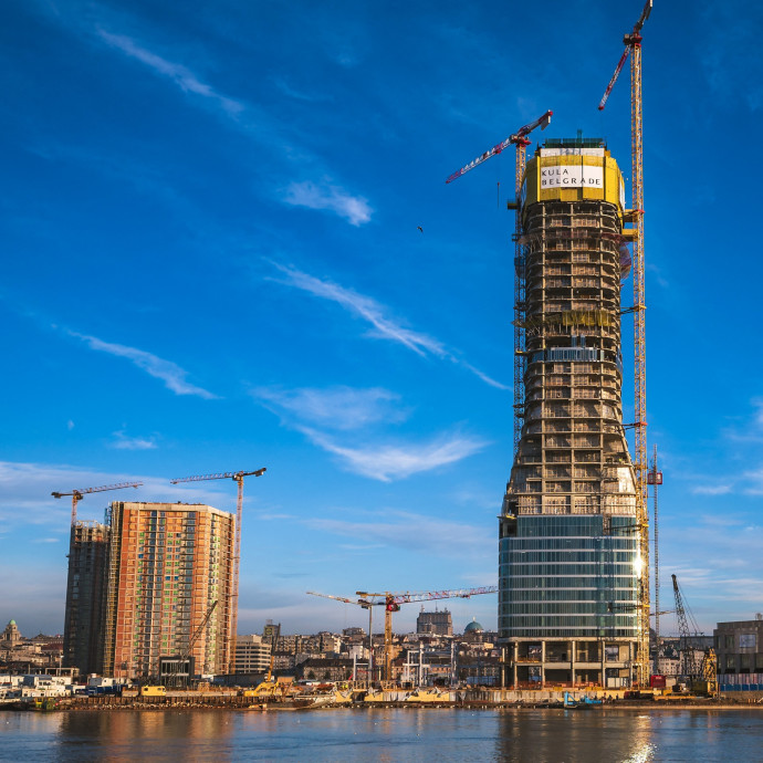 Nem veszít semmit a kormány a mini Dubaj elengedésével, a NER annál többet