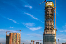 Nem veszít semmit a kormány a mini Dubaj elengedésével, a NER annál többet