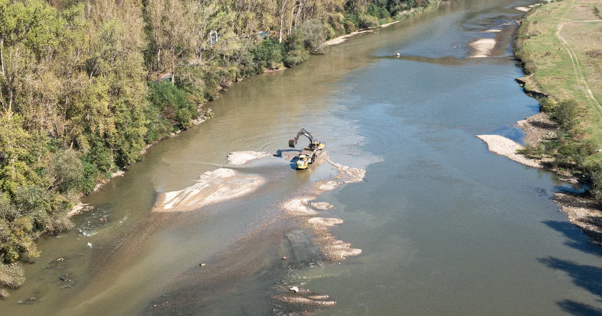 Entire islands are being wiped out by companies illegally extracting gravel from the Someș River