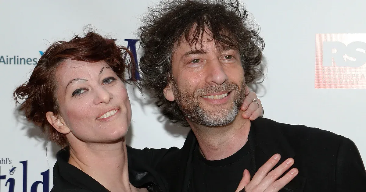 Pert indított Neil Gaiman ellen az írót nemi erőszakkal vádoló új-zélandi nő