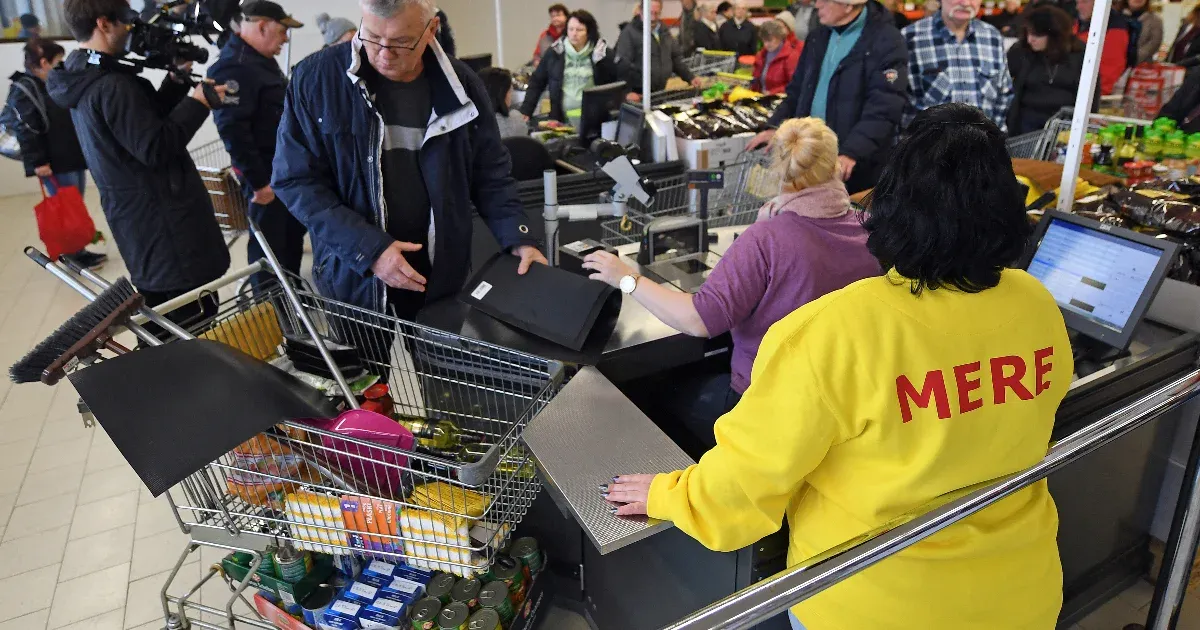 Egyszerre három üzletlánccal indulna el itthon az extrém olcsó Mere, de beletört a bicskájuk a boltnyitásba