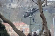 Filmforgatás miatt helikopter köröz a Lánchíd fölött