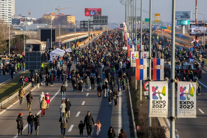 Hidat, fizetőkaput, csomópontot foglaltak el tüntetők az újvidéki tragédia utáni századik napon