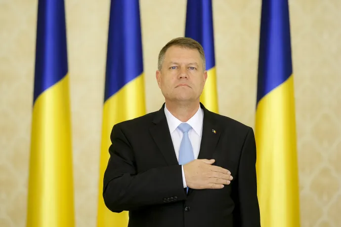 Iohannis leteszi az esküt első mandátuma átvételekor – Fotó: Octav Ganea / Inquam Photos