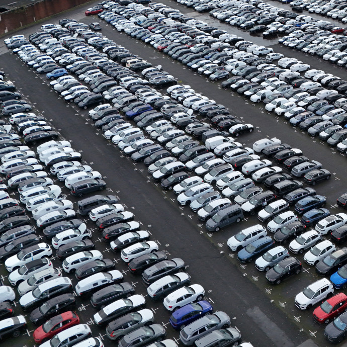 Olyan mélyre csúszott a hazai autóipar, hogy könnyen felránthatja a BMW és a BYD új gyára