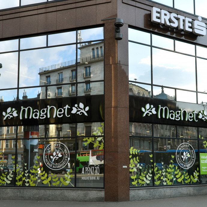 Itt a bankszámladrágulás szezonja, de több tízezer forintot is meg lehet spórolni